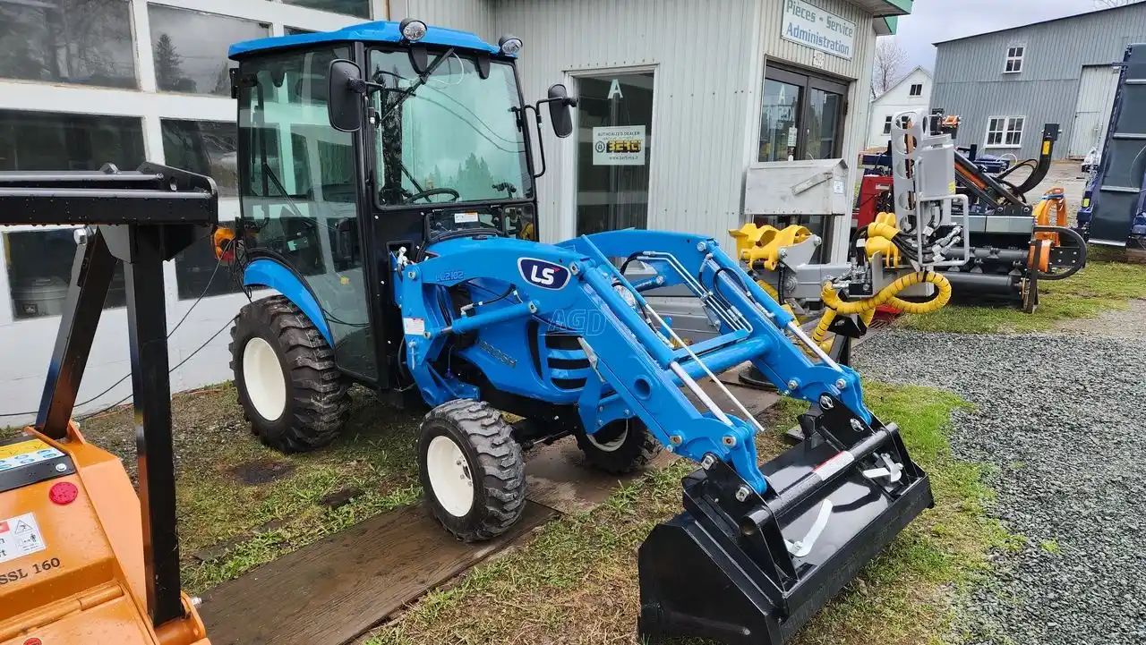Gallery image 2 for New 2022 LS Tractor XJ2025H Tractor