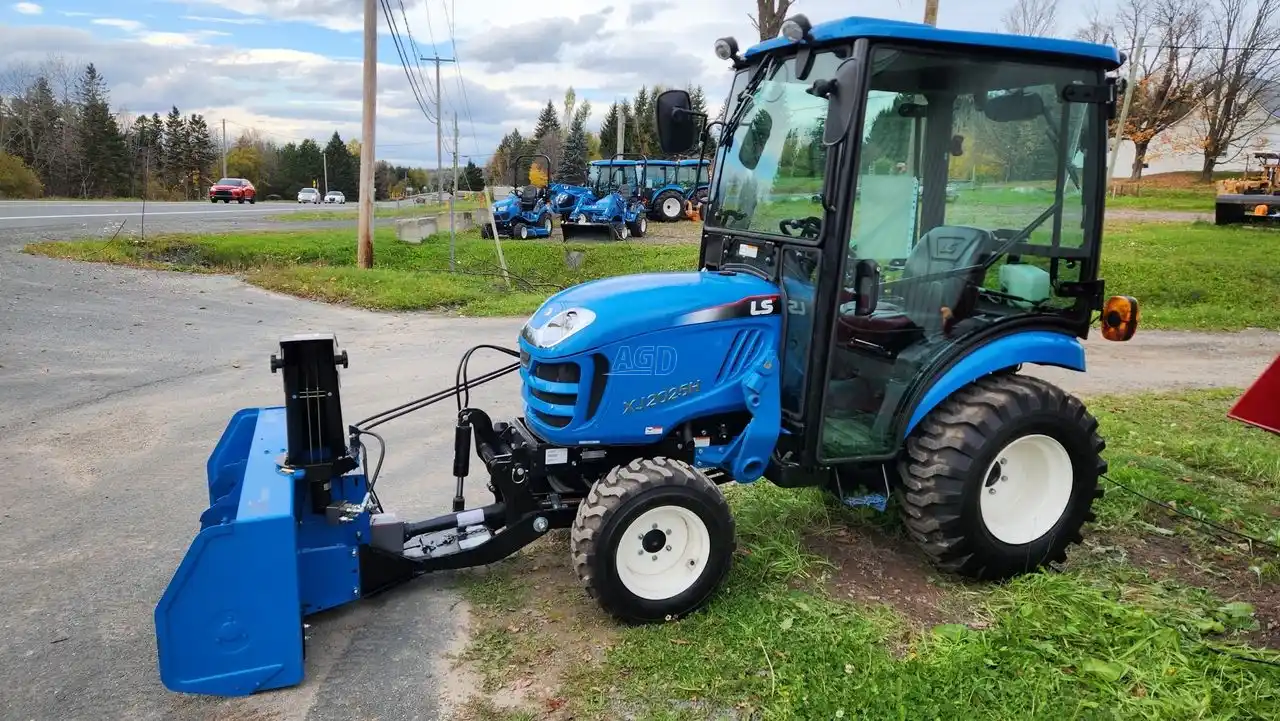 Gallery image 1 for New 2022 LS Tractor XJ2025H Tractor