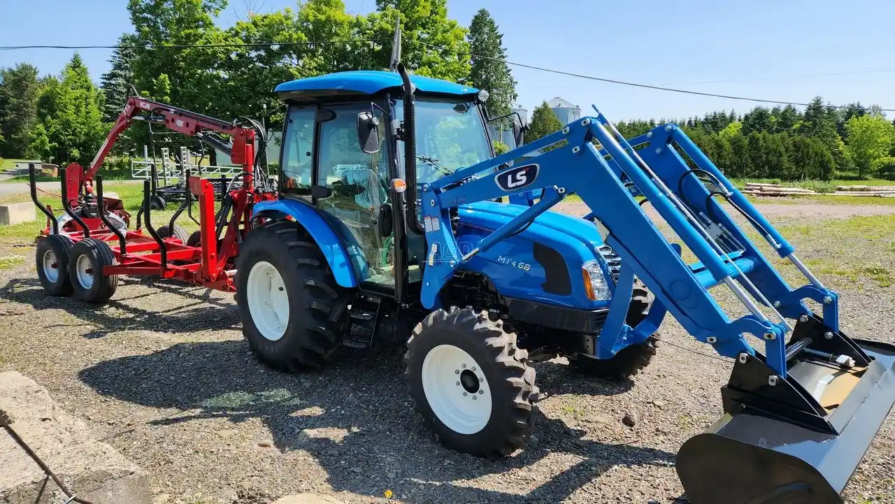 Gallery image 2 for New 2022 LS Tractor MT468C, loader avec bucket 78 Tractor