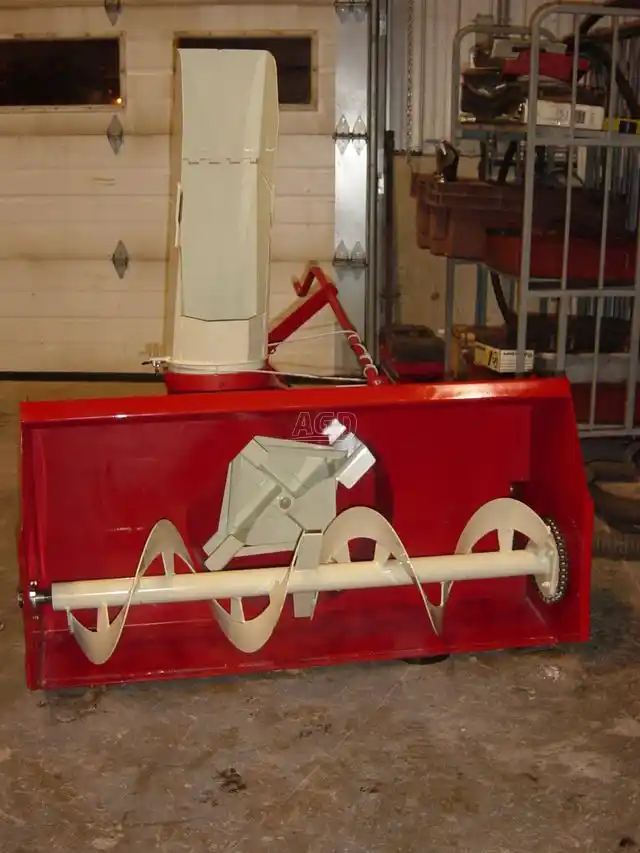 Gallery image 2 for Buhler 50 po. & 60 po. Spécial! Fait d'acier solide, 3 points ajustable. Snow Blower