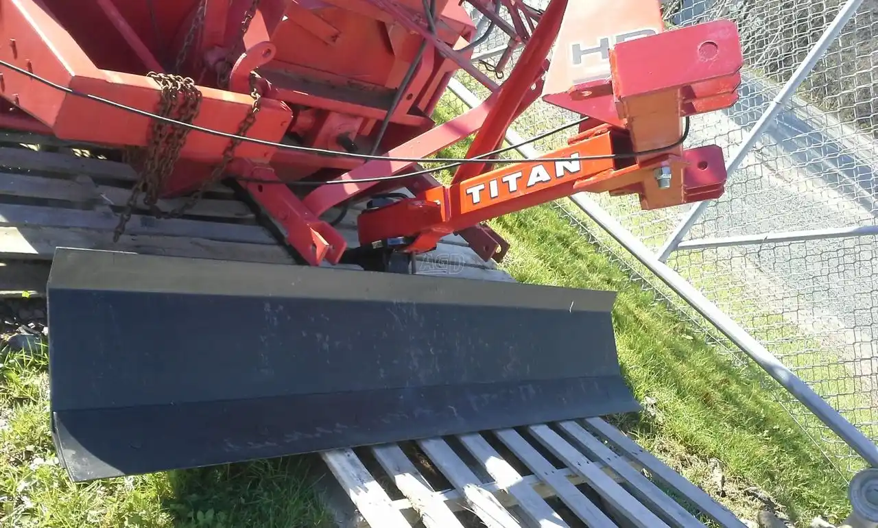 Gallery image 1 for New Titan 7' Scraper