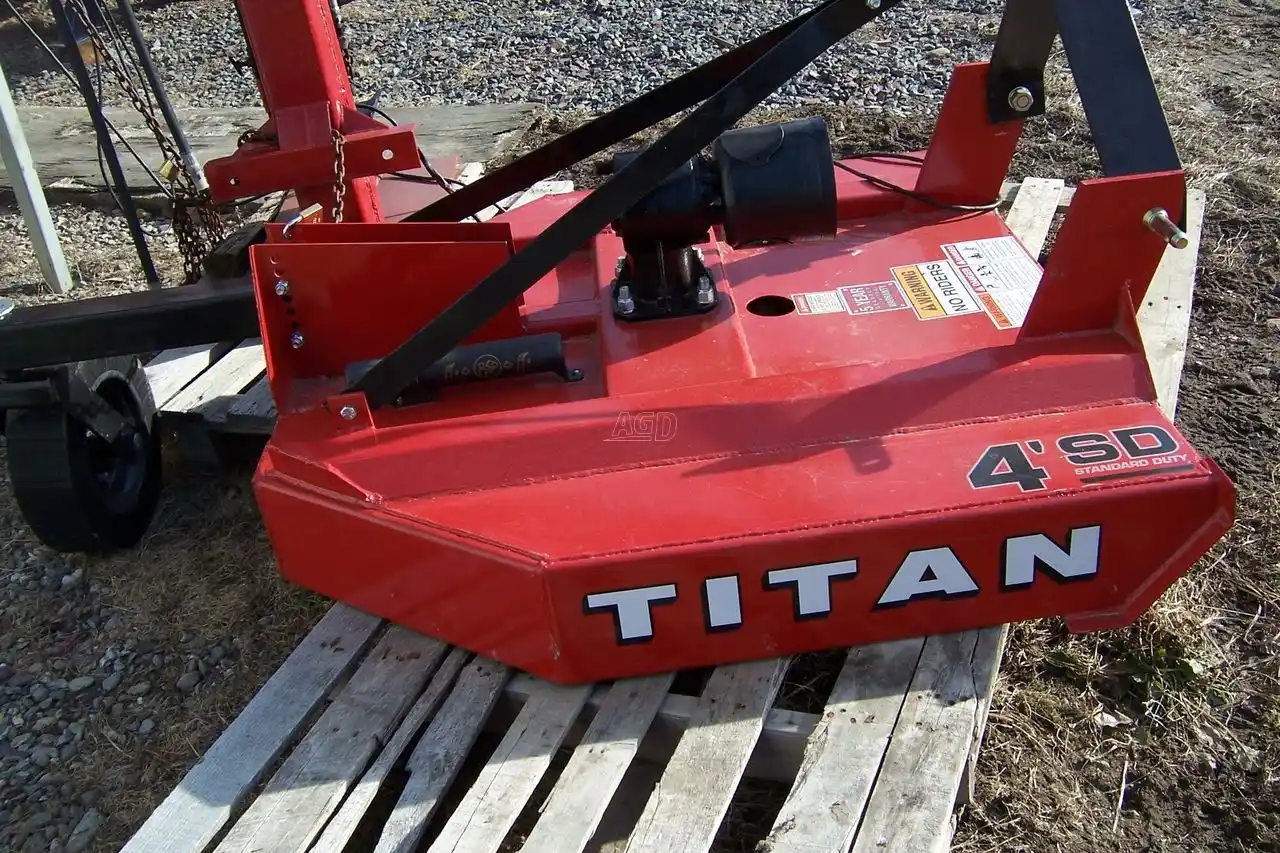 Gallery image 1 for New Titan 4' et 5' neuve, autres modèles de 5' et 6' Mulcher
