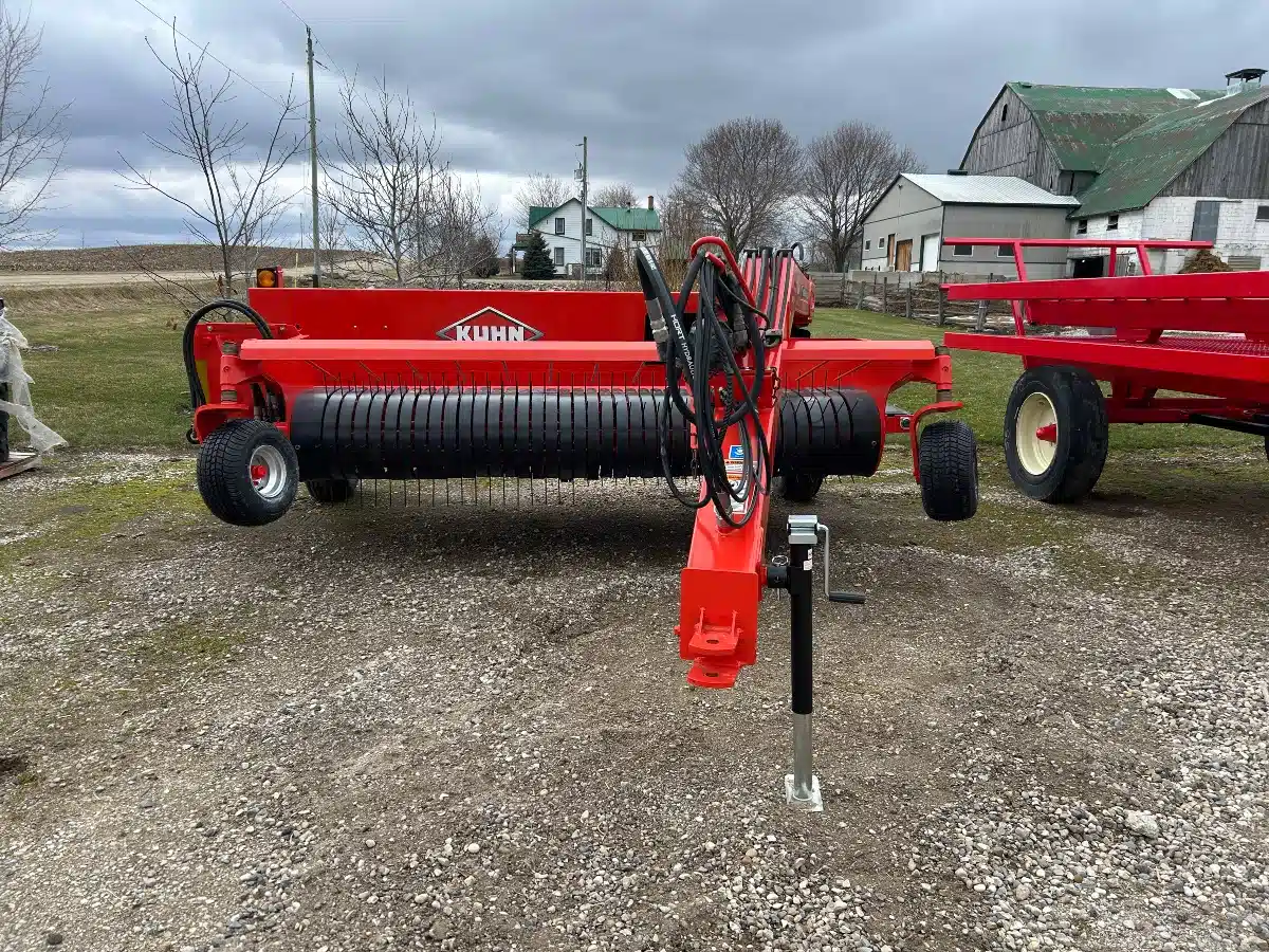 Gallery image 1 for Used Kuhn MM 300 Windrow Merger