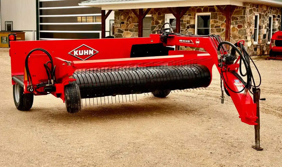 Gallery image 2 for Used Kuhn MM 300 Windrow Merger