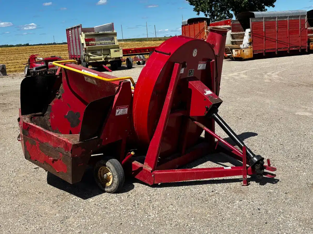 Gallery image 1 for Used New Holland F62B Forage Blower