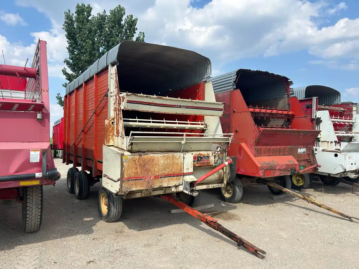 Gallery image 2 for Used Dion 1016SE Forage Box