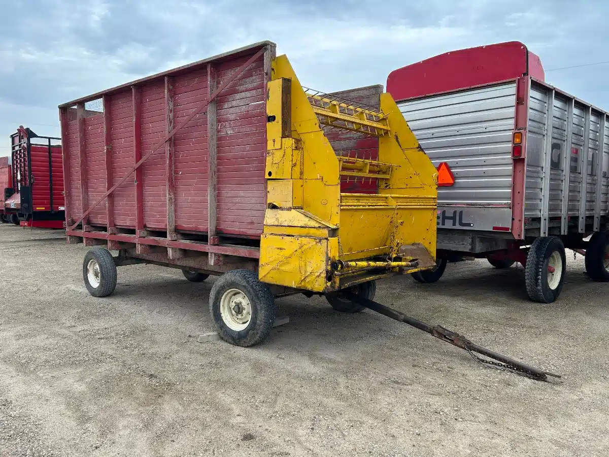 Gallery image 1 for Used Gehl 16' Forage Box