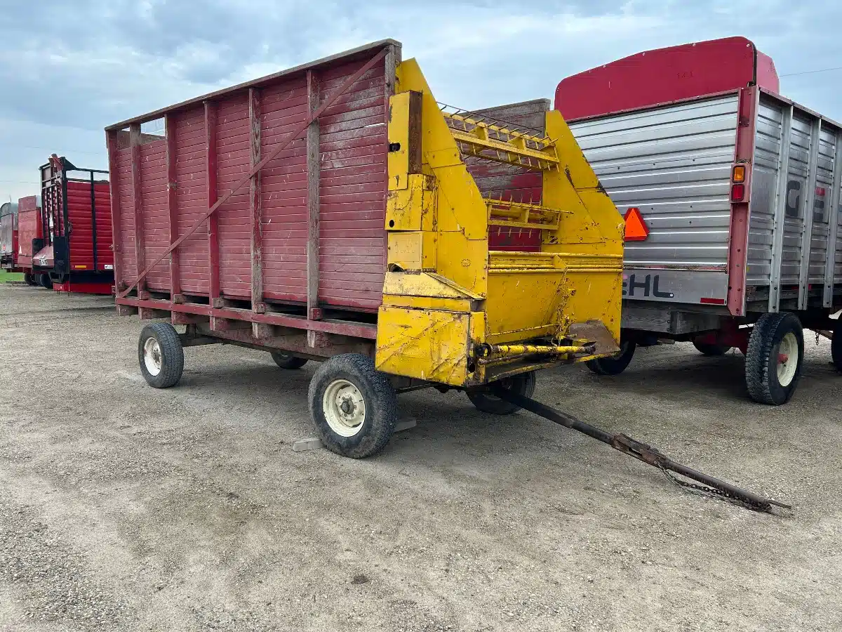 Gallery image 2 for Used Gehl 16' Forage Box