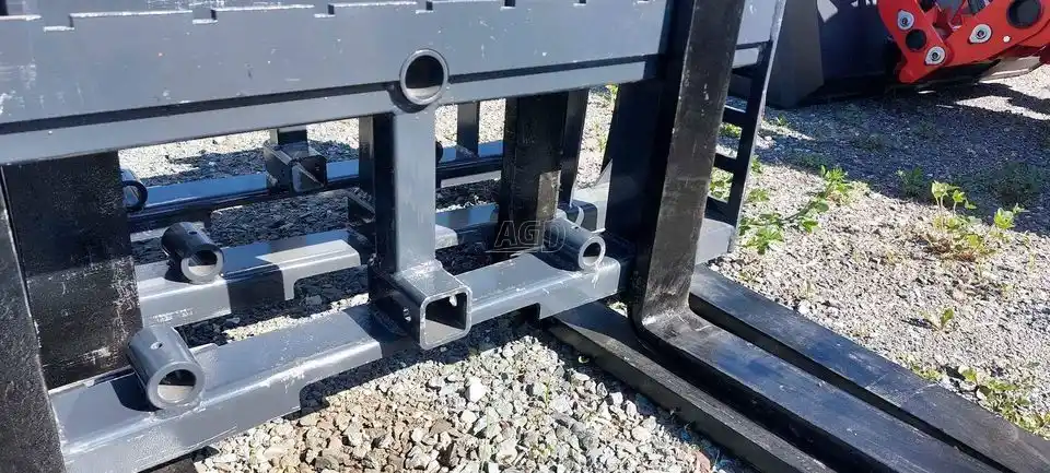 Gallery image 2 for New 2025 Unspecified 42'' Fork