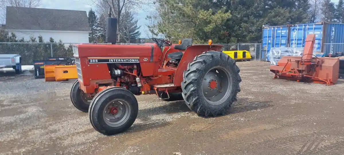 Gallery image 1 for 1985 International 385 Tractor