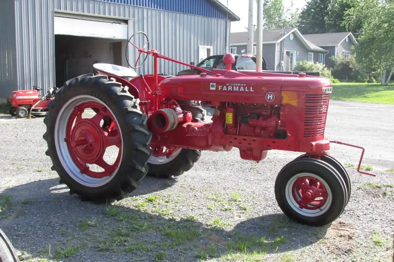 Gallery image 1 for Used 1940 Farmall H Tractor