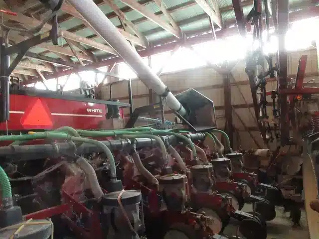 Gallery image 1 for Used White 6824 Planter