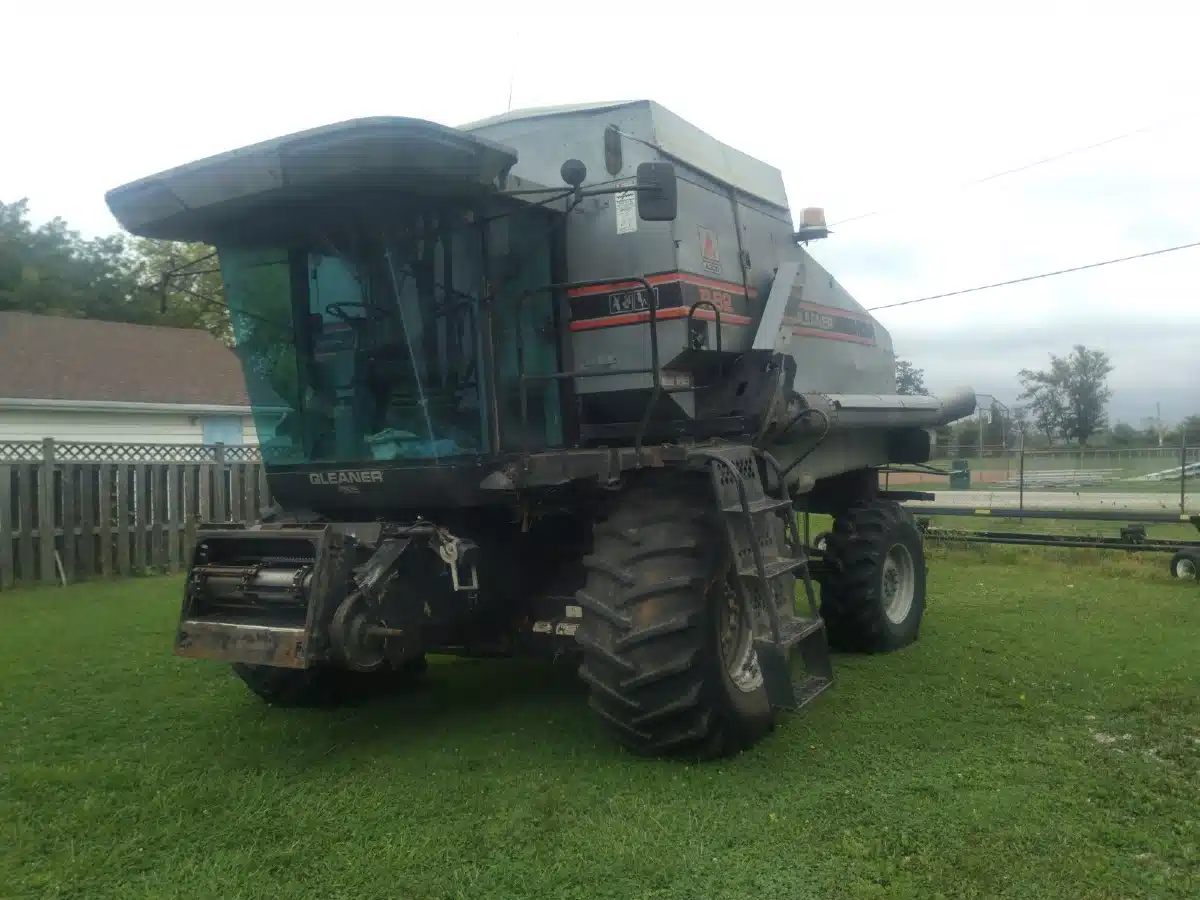 Gallery image 1 for Used 1995 Gleaner R62 Combine