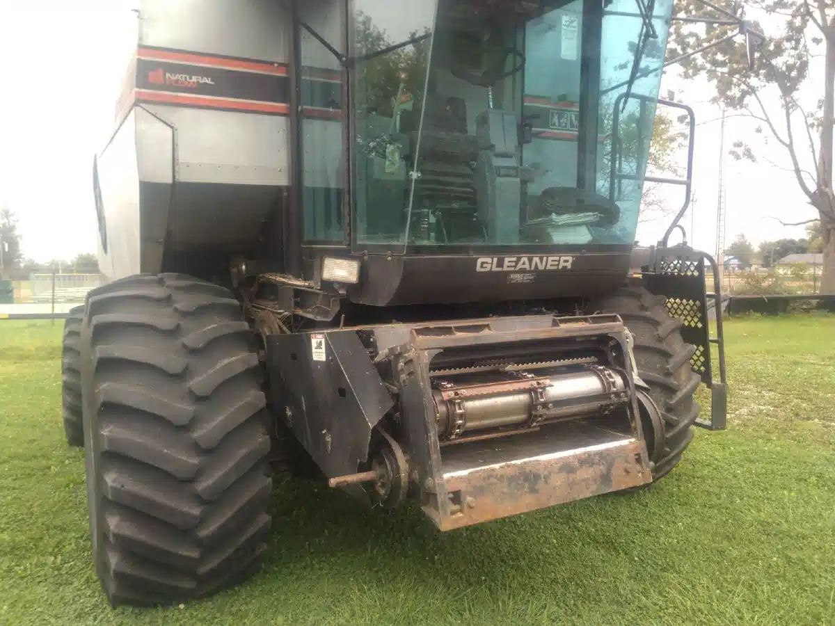 Gallery image 2 for Used 1995 Gleaner R62 Combine