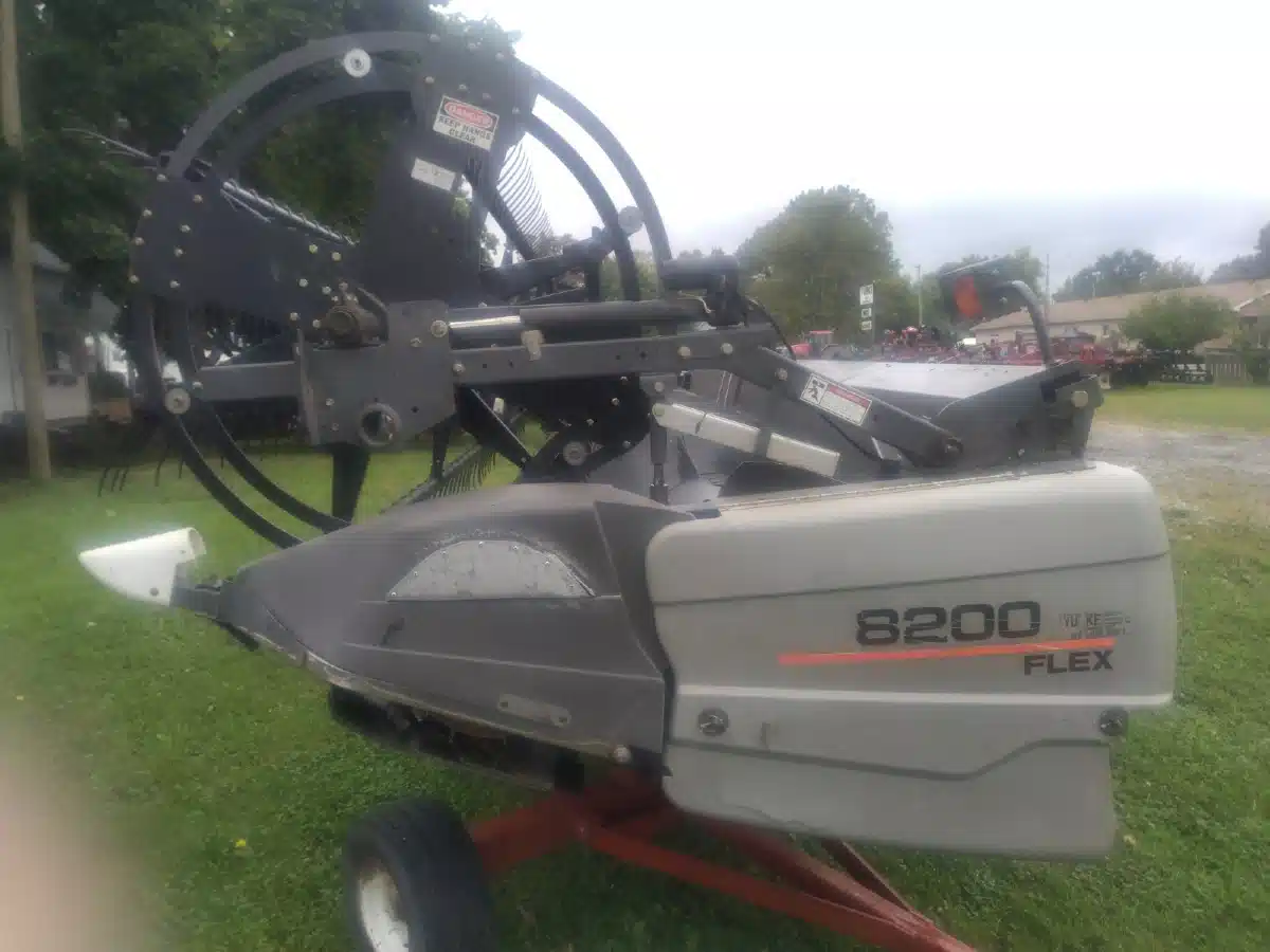 Gallery image 2 for Used Gleaner 8200 Header - Flex