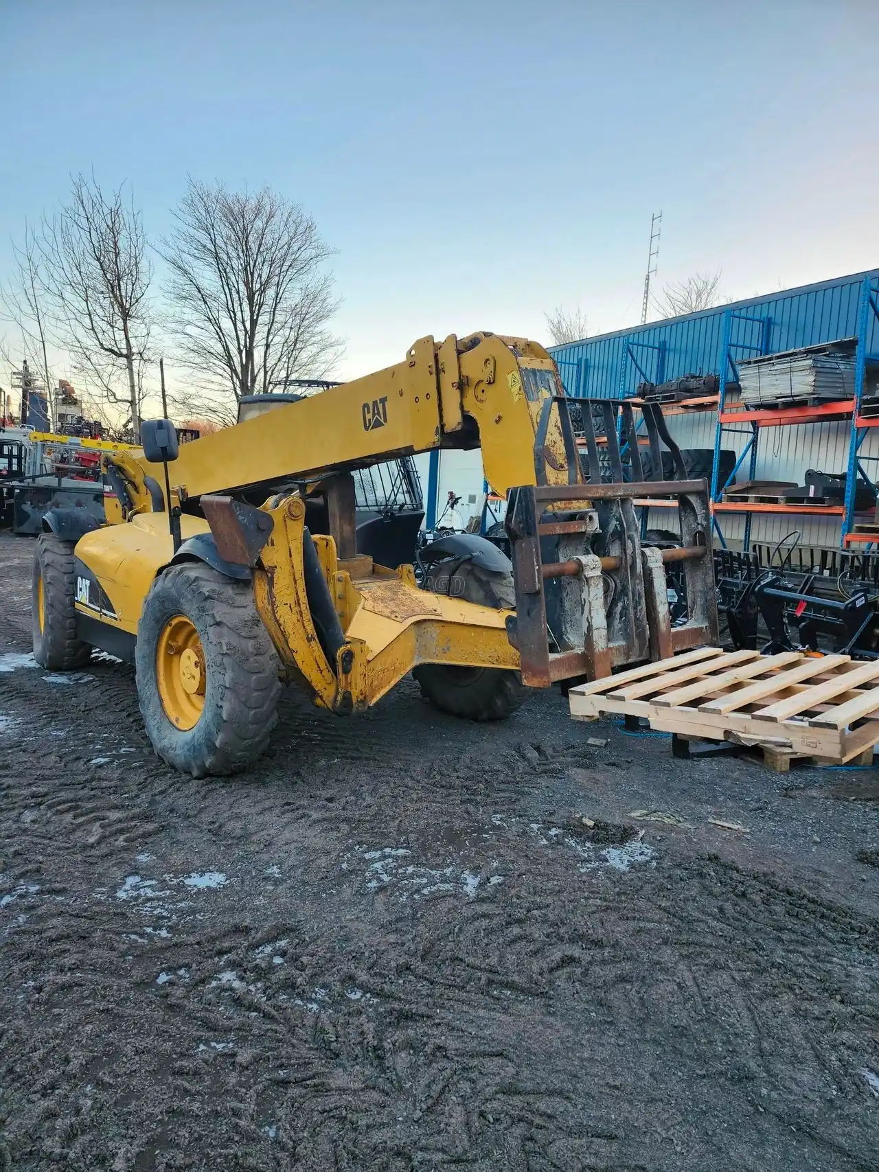 Gallery image 2 for Used 2004 Caterpillar TH460R TeleHandler