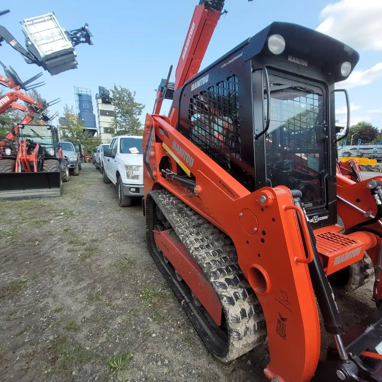 Gallery image 2 for New 2023 Manitou 1850 RT Skid Steer