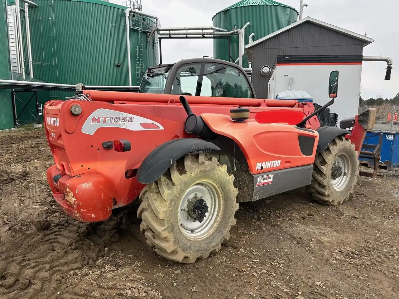 Gallery image 2 for Used 2011 Manitou MT1058 TeleHandler