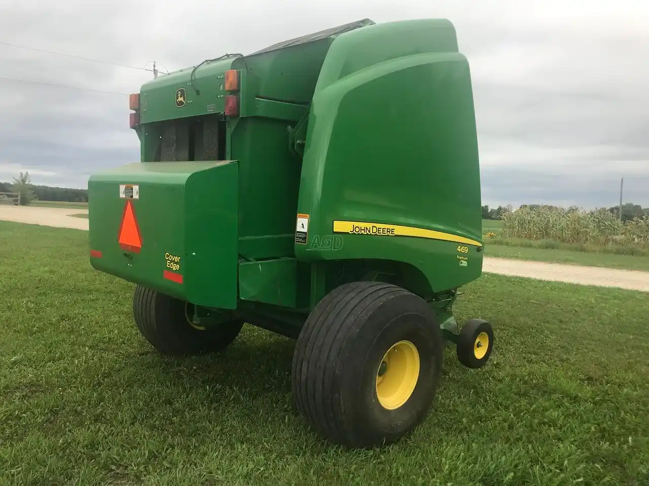 Gallery image 2 for Used John Deere 469 Premium Round Baler