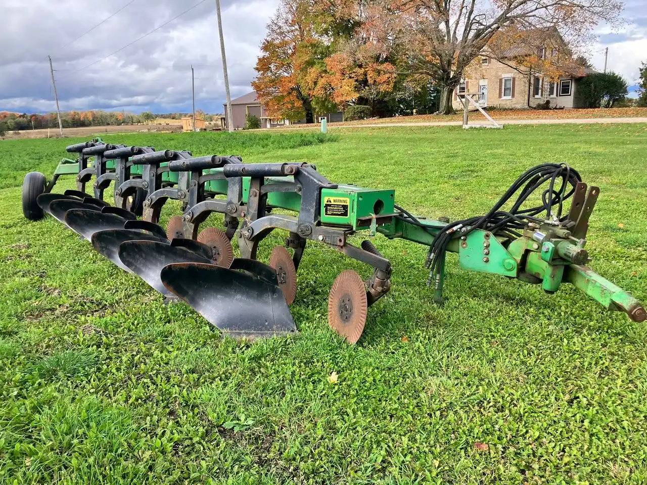 Gallery image 1 for Used John Deere 2810 Plow