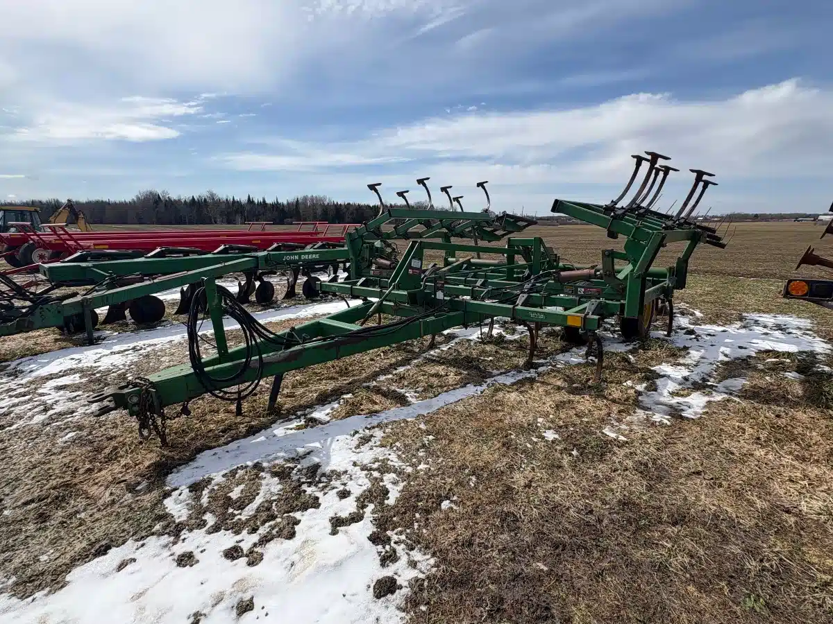 Gallery image 2 for Used John Deere 980 Cultivator