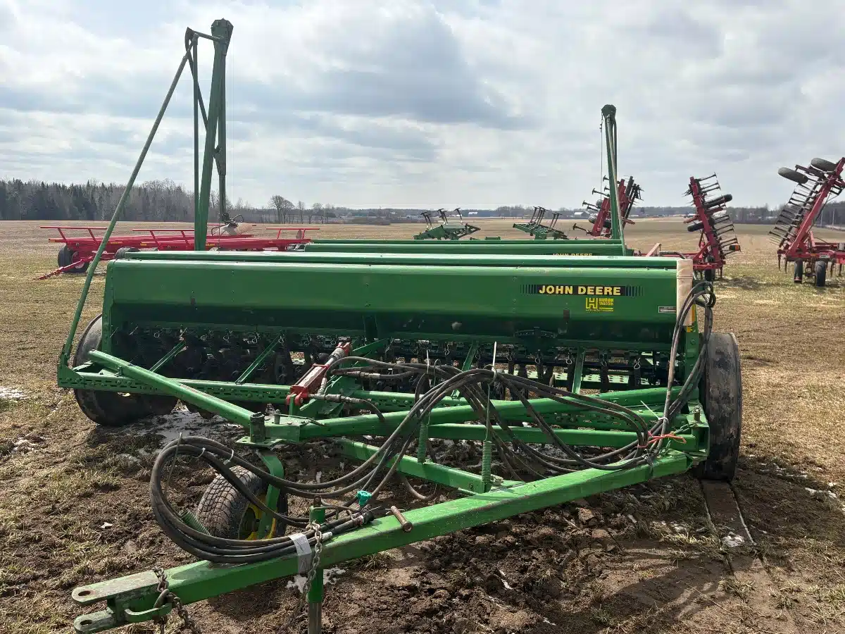 Gallery image 2 for Used John Deere 450 Drill