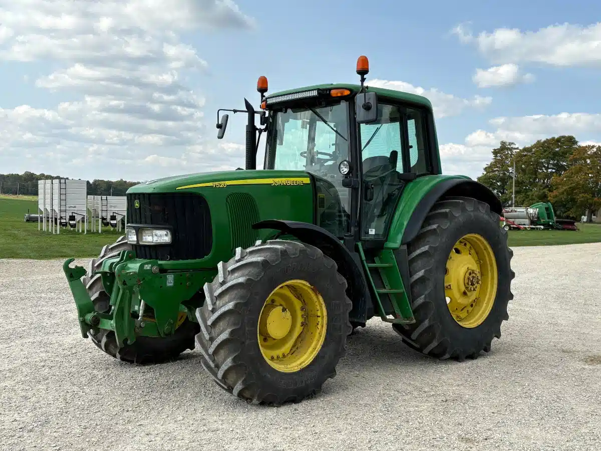 Used 2004 John Deere 7520 Tractor