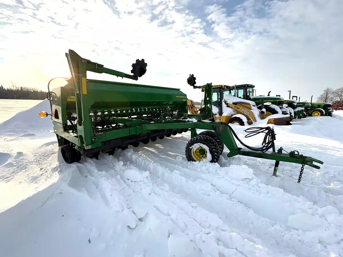 Gallery image 2 for 2002 John Deere 1590 Drill