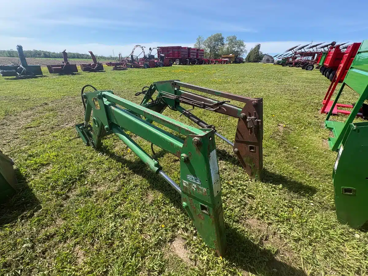 Gallery image 2 for John Deere 240 Front End Loader