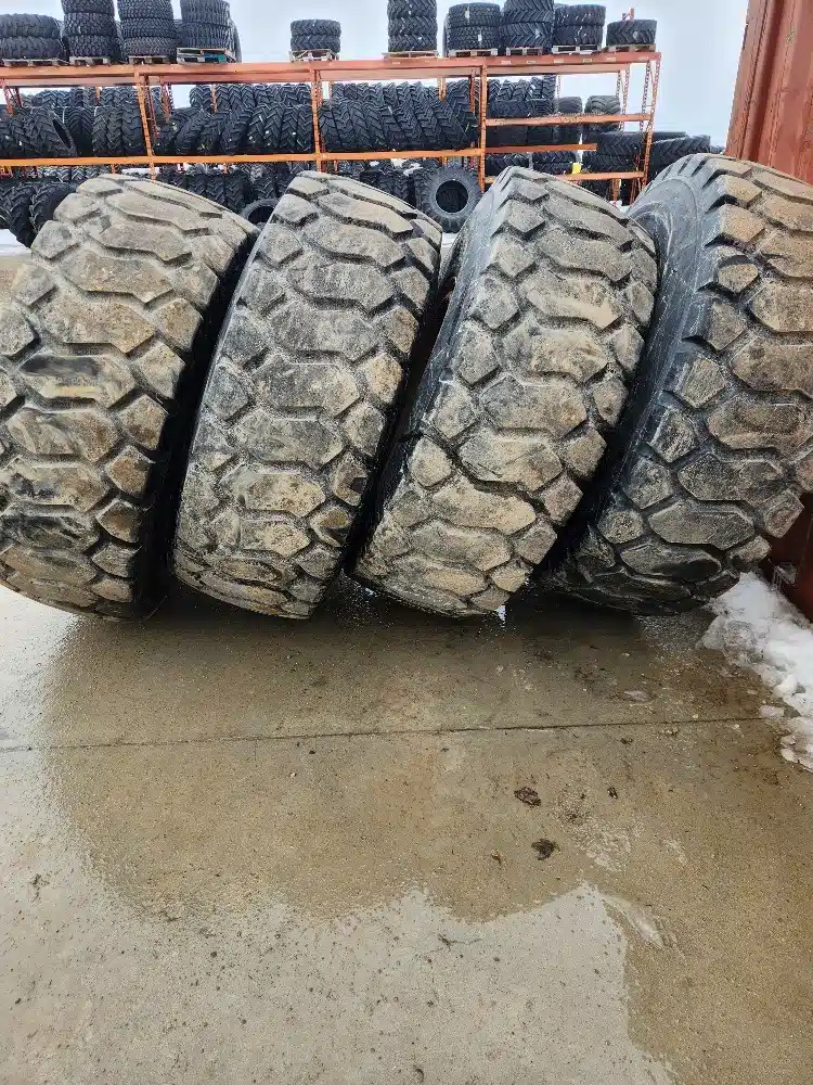 Gallery image 2 for Used BKT 20.5R25 BKT EARTHMAX Tires & Rims