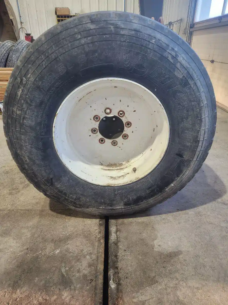 Gallery image 2 for Michelin 425/65R22.5 Tires & Rims