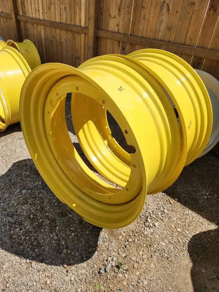 Gallery image 1 for Unverferth 16x42 John Deere Stub Disc Rims