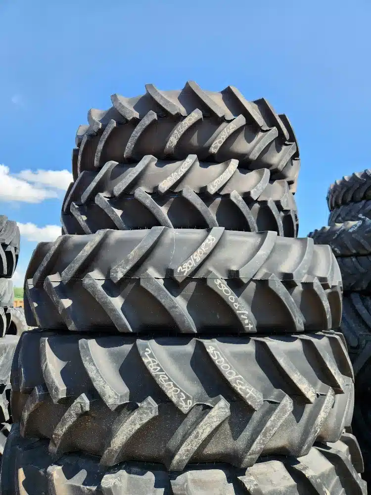 Photo de la Galerie 1 pour Mitas 380/80R38 & 320/85R28 Pneus et roues
