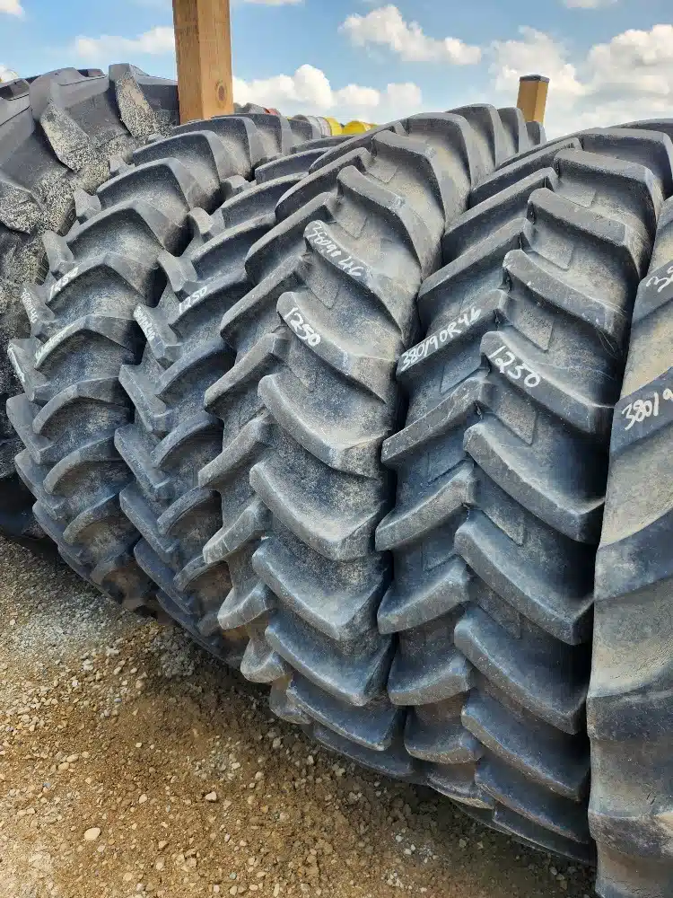 Photo de la Galerie 1 pour Michelin 380/90R46 Pneus