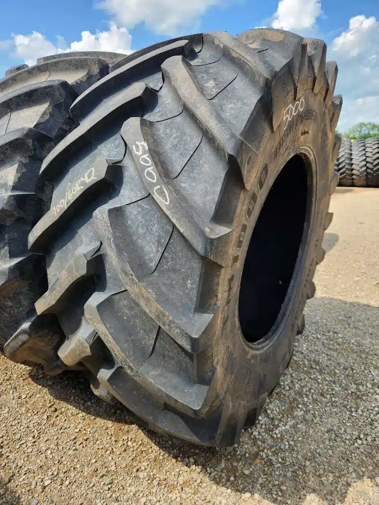 Photo de la Galerie 1 pour Trelleborg 900/60R42 TM1000 Pneus
