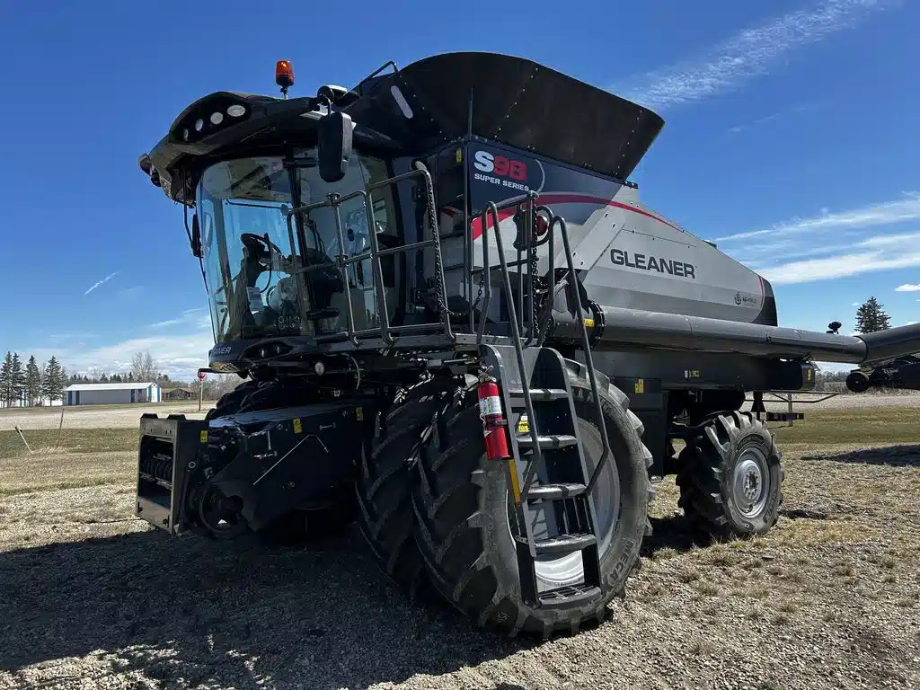 Gallery image 2 for New 2024 Gleaner S98 Combine