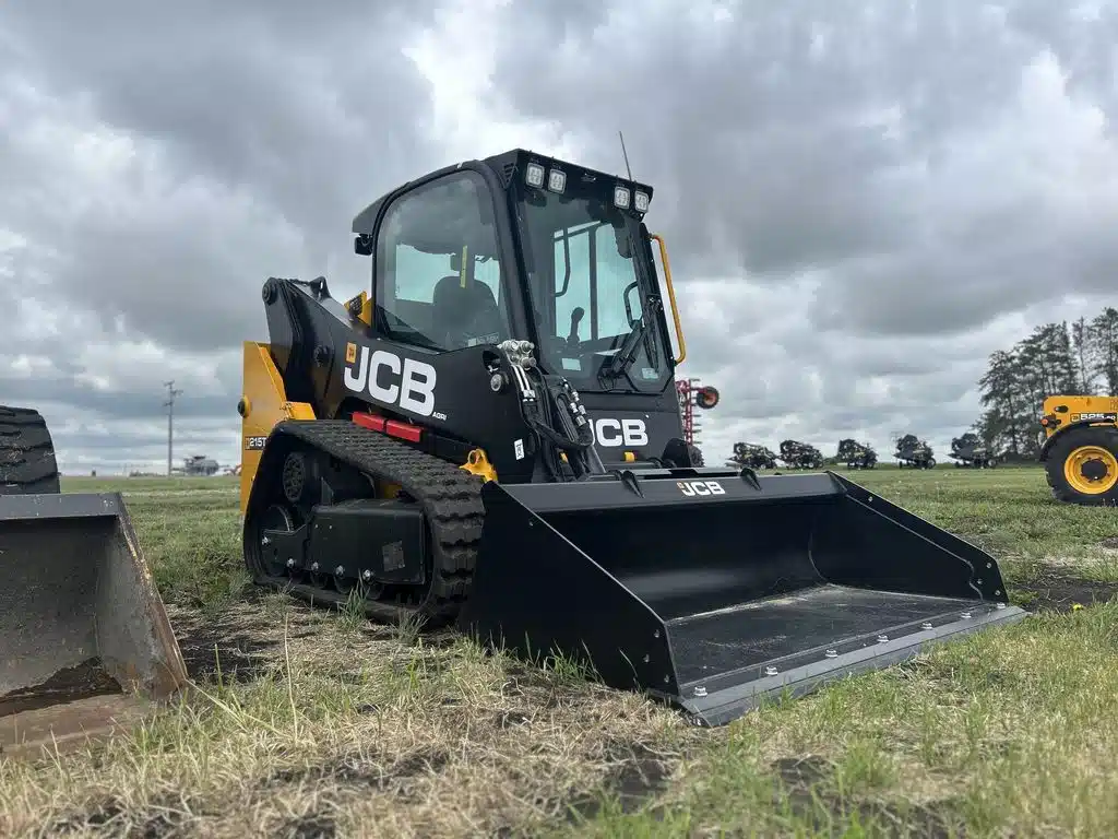 Gallery image 1 for New 2024 JCB Agriculture Compact Track Loader 215T Skid Steer