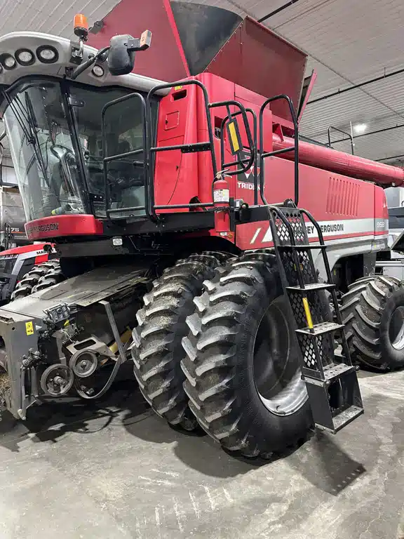 Gallery image 1 for 2012 Massey Ferguson 9560 Combine