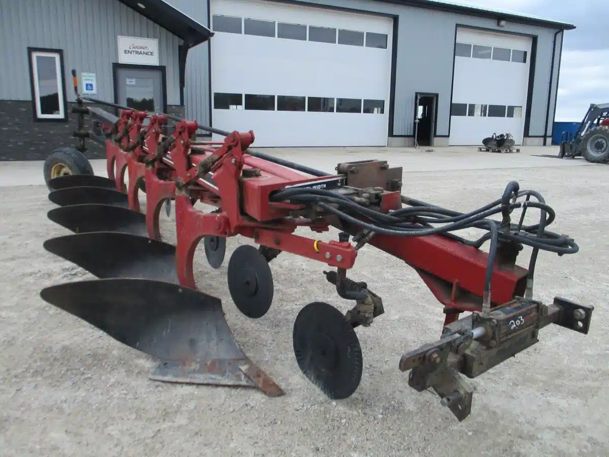 Gallery image 1 for Used Case IH 735 Plow