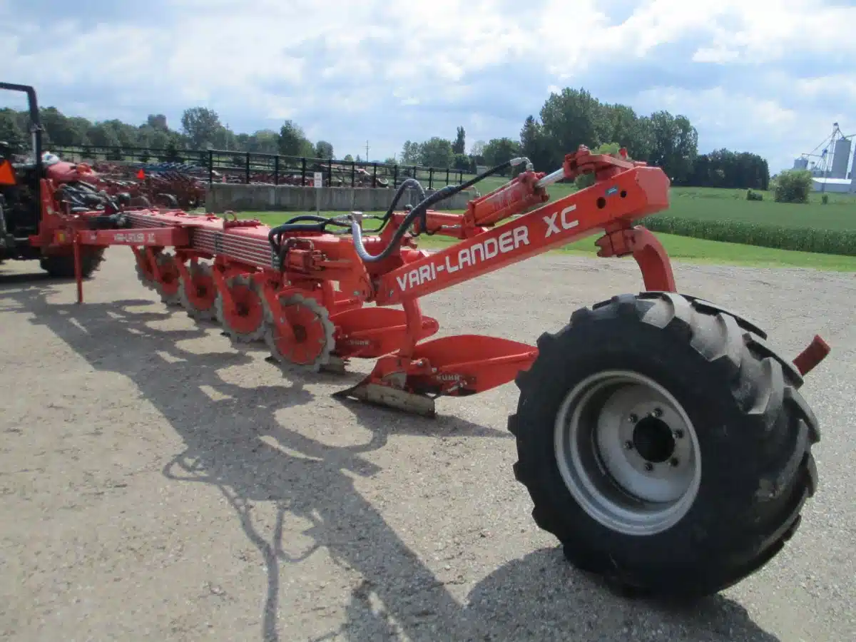 Gallery image 2 for Used Kuhn VARI-LANDER XC Plow