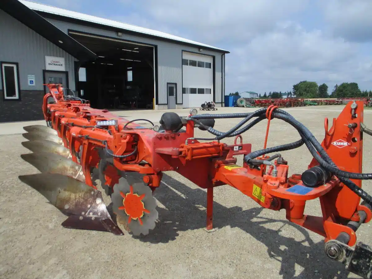 Gallery image 1 for Used Kuhn VARI-LANDER XC Plow