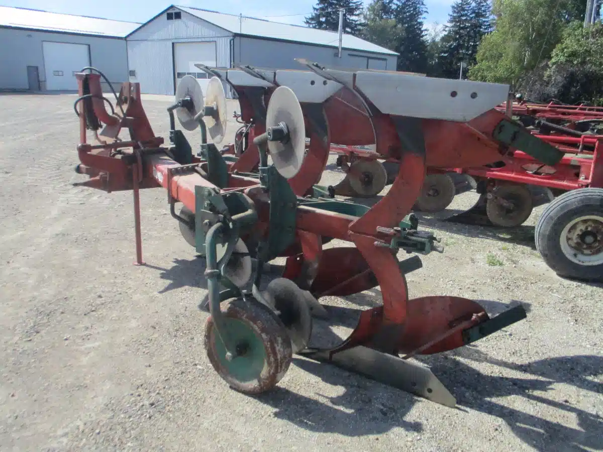 Gallery image 2 for Used Kverneland 3F Plow