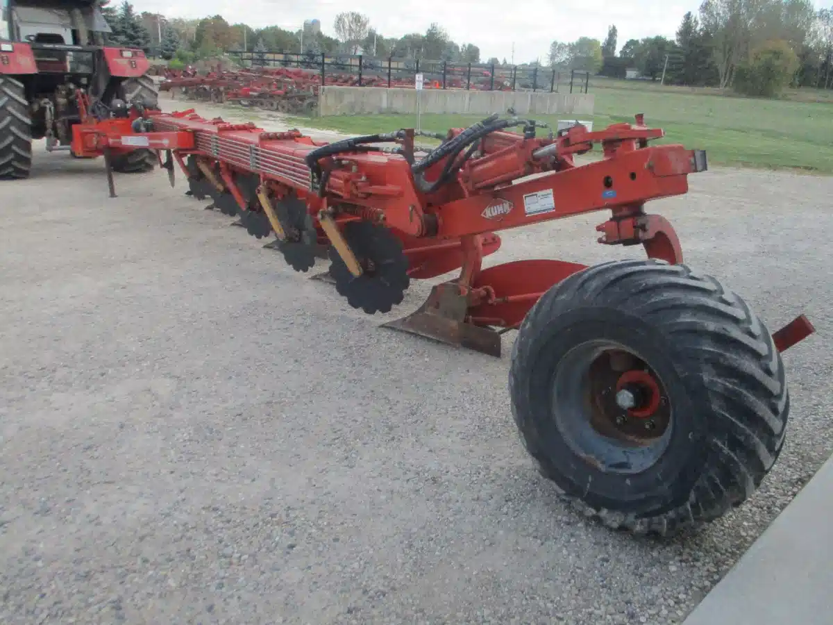 Gallery image 2 for Used Kuhn VARI-LANDER 5NS Plow