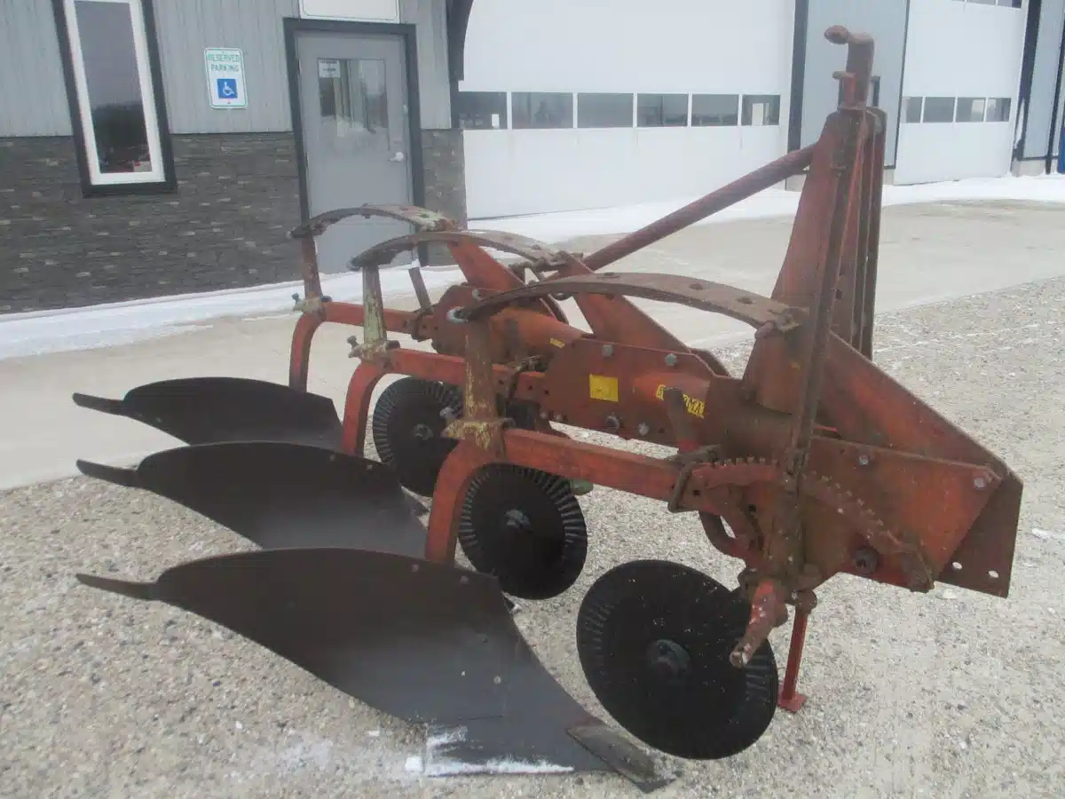 Kverneland MI Plow