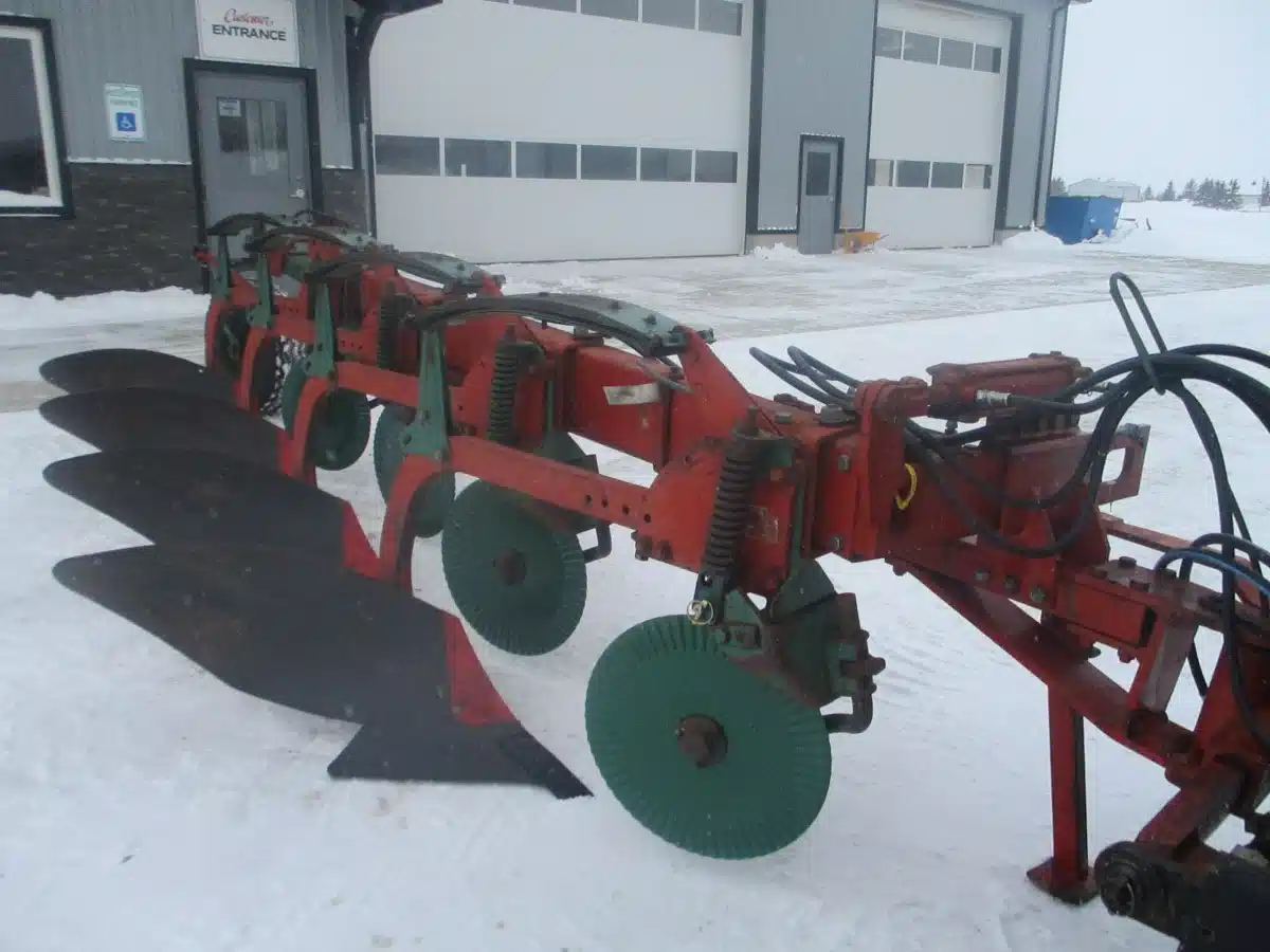 Kverneland BB100 Plow