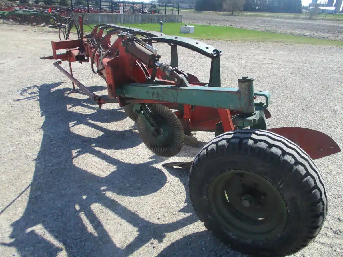 Gallery image 2 for Kverneland B5NR Plow