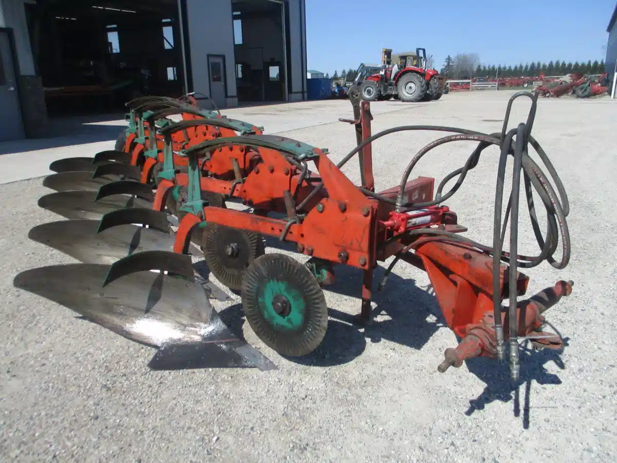 Gallery image 1 for Kverneland B5NR Plow