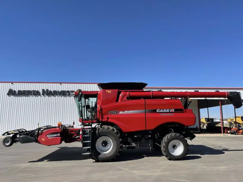 Gallery image 2 for Used 2010 Case IH 7120 Combine