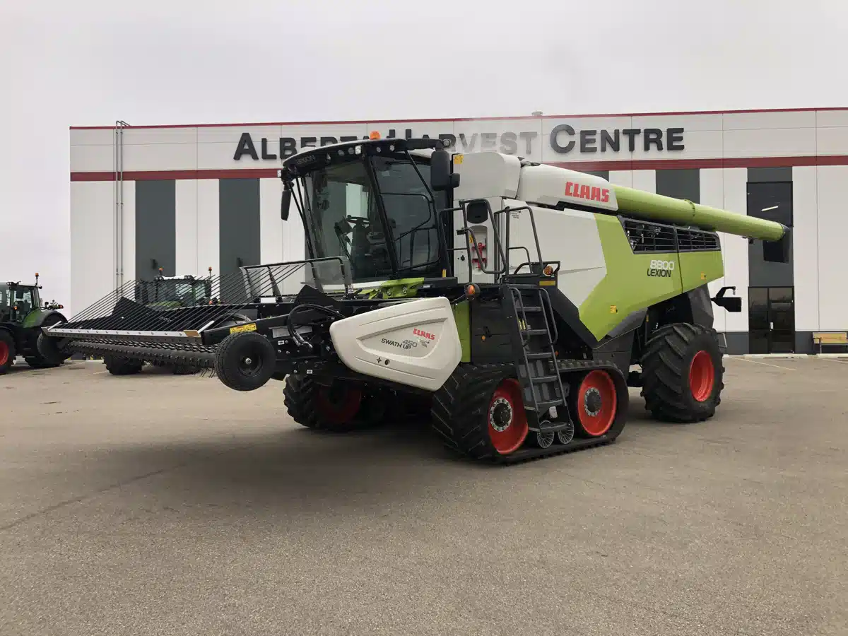 Gallery image 1 for Used 2022 CLAAS LEXION 8800TT Combine