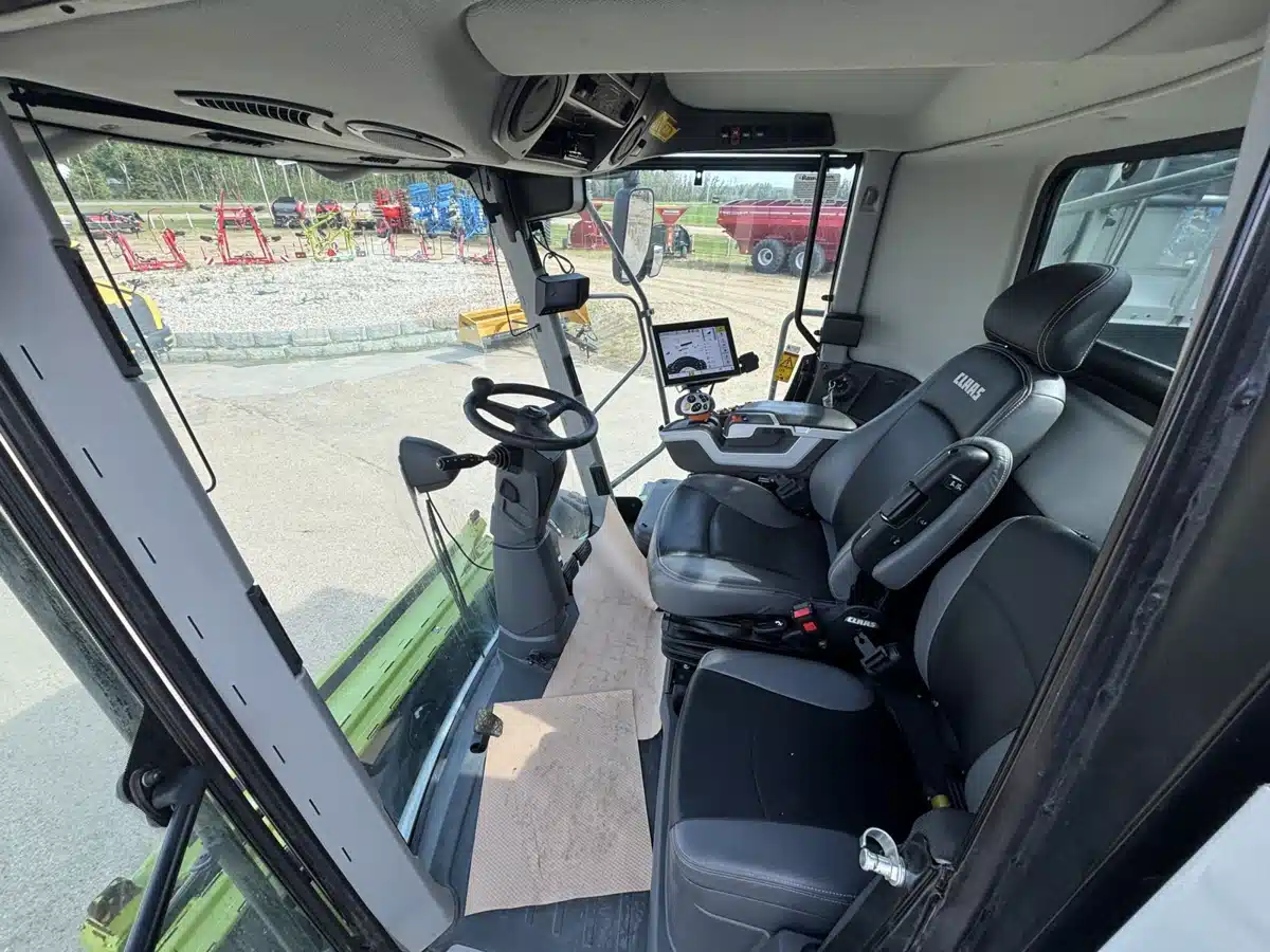 Gallery image 1 for Used 2022 CLAAS LEXION 8700TT Combine
